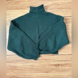 Cropped turtleneck hunter green sweater by Zaful